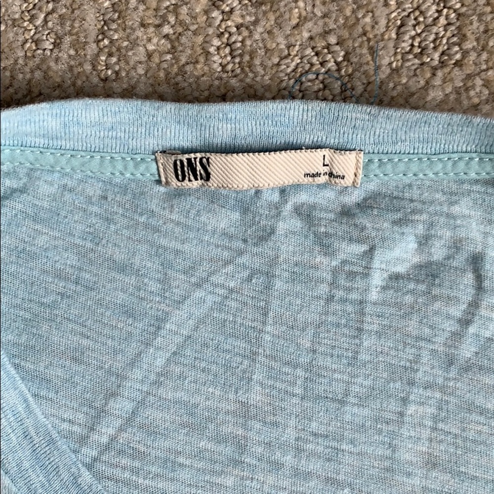 Men’s henley. - Picture 2 of 4